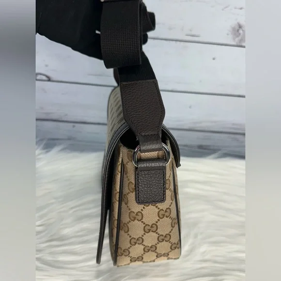 👜 Gucci GG Canvas Messenger Crossbody Bag - Picture 6 of 14